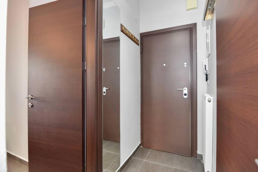 Modern Apartment In The Heart Of The City Larissa Exterior foto